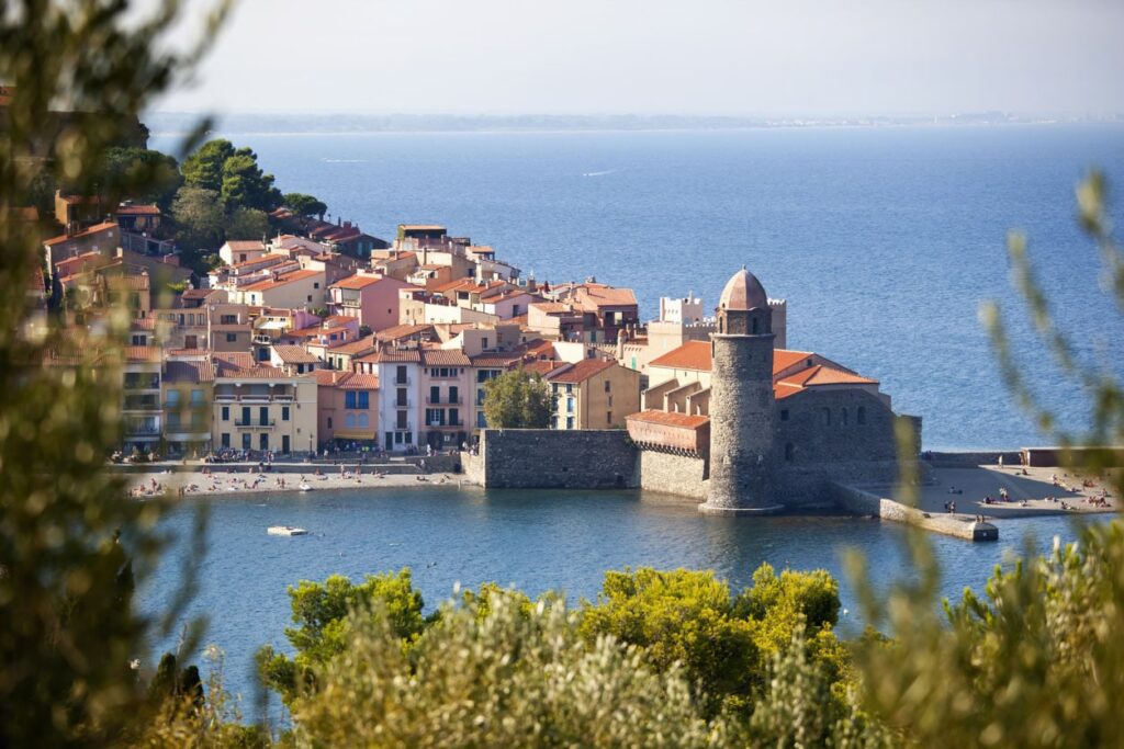 village-de-collioure-66-camping-4-etoiles-taxo-les-pins