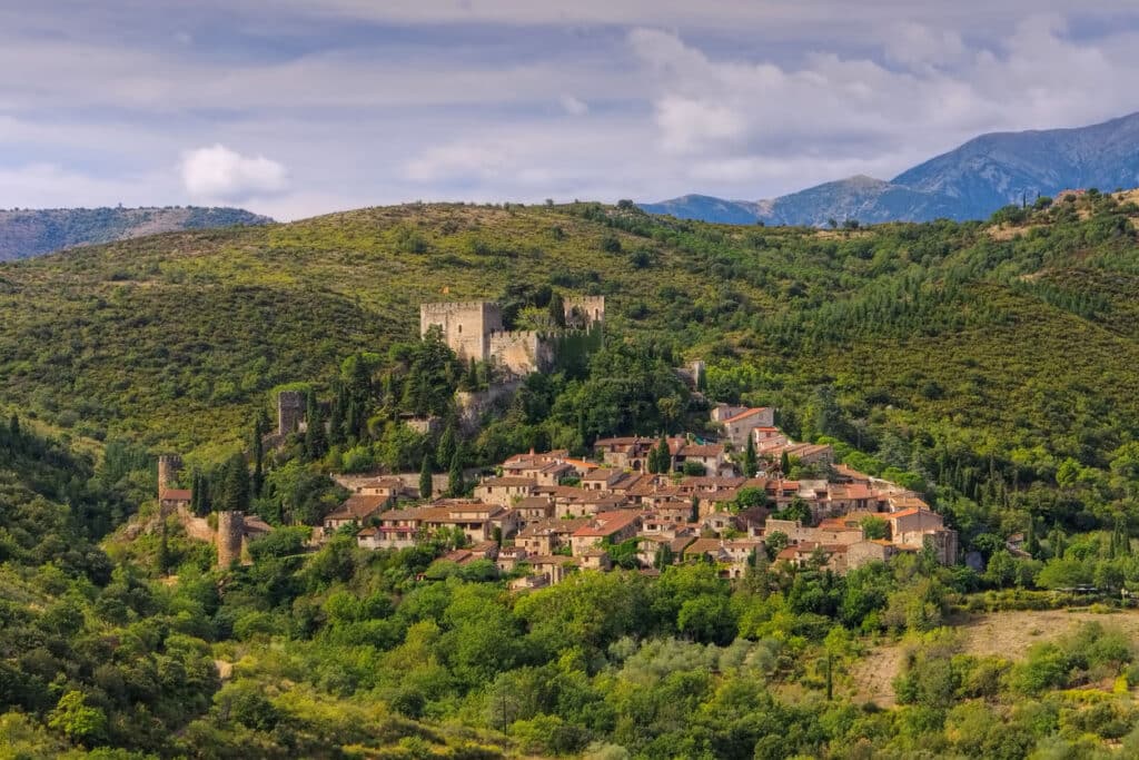 visit-castelnou-en-los-pirineos-orientales-camping-4-oils-taxo-les-pins