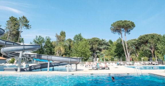 Découvrez notre camping avec piscine chauffée et parc aquatique à Argelès