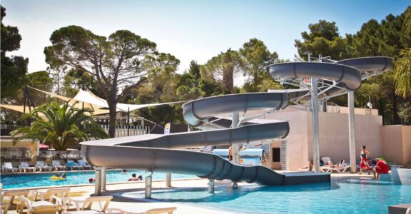 Discover our campsite with heated swimming pool and water park in Argelès